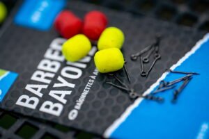 P0220130 Barbed Bayonets_ls_01