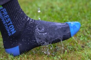 P0200553-54 Waterproof Socks_ls_01