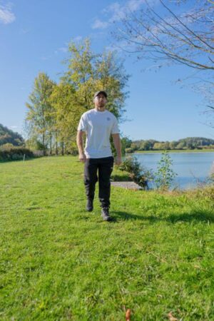 P0200679_CoreCollectionJoggersS-02_Lifestyle