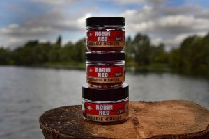 robin-red-durable-hookers-1