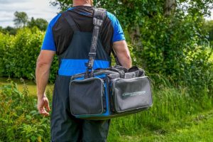 P0130181_CompetitionXsCommercialCarryall-04_InUse